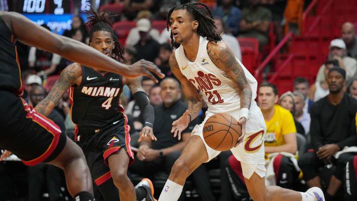 Mar 24, 2024; Miami, Florida, USA;  Cleveland Cavaliers forward Emoni Bates (21) drives to the basket against the Miami Heat during the second half at Kaseya Center. Mandatory Credit: Jim Rassol-USA TODAY Sports