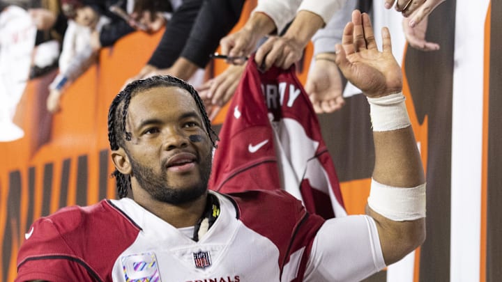 Oct 17, 2021; Cleveland, Ohio, USA; Arizona Cardinals quarterback Kyler Murray (1) shakes hands with fans following the team s win against the Cleveland Browns at FirstEnergy Stadium. Mandatory Credit: Scott Galvin-Imagn Images Oct 17, 2021; Cleveland, Ohio, USA; Arizona Cardinals quarterback Kyler Murray (1) shakes hands with fans following the team s win against the Cleveland Browns at FirstEnergy Stadium. Mandatory Credit: Scott Galvin-Imagn Images