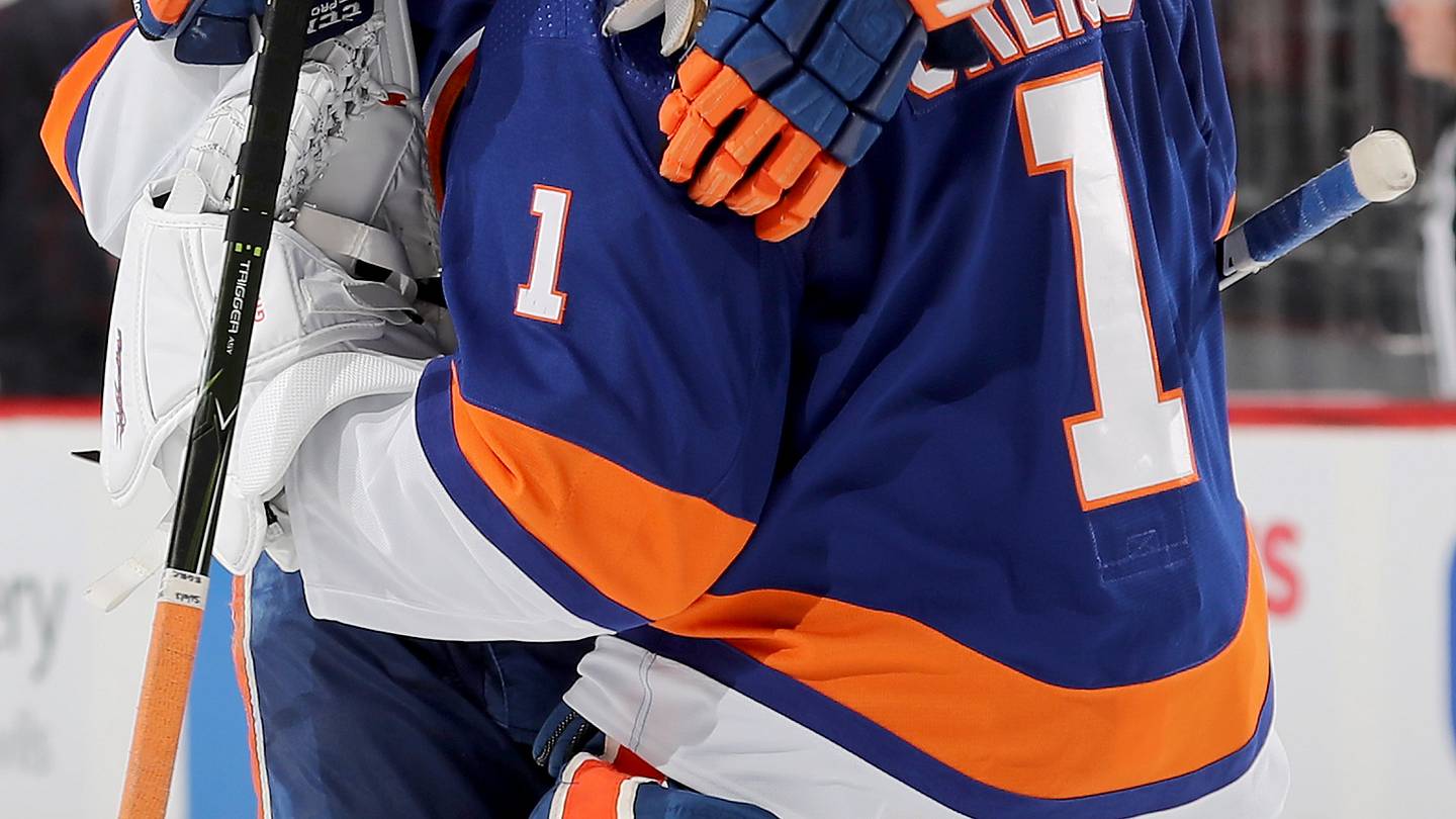 NY Islanders: The best players to wear No. 1