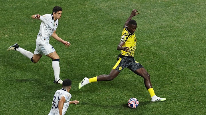 [Subscription Customers Only] Jul 1, 2025; Atlanta, Georgia, USA; Borussia Dortmund forward Serhou Guirassy (9) scores their first goal  during a round of 16 match of the 2025 FIFA Club World Cup at Mercedes-Benz Stadium. Mandatory Credit: Amanda Perobelli-Reuters via Imagn Images