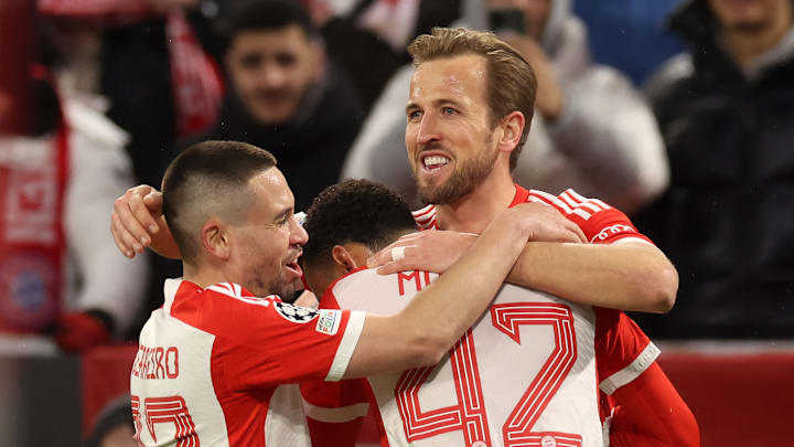 Die Bayern bejubeln Kanes Doppelpack