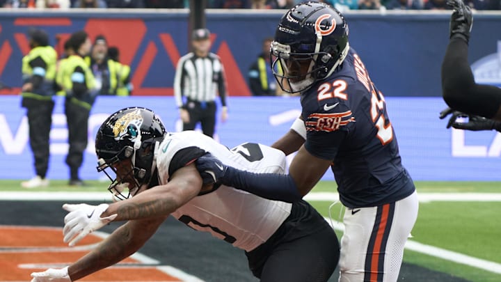 Elijah Hicks  breaks up a pass intended for Gabe Davis in a 2024 Bears game. Hicks returns as the team's third safety for 2026.