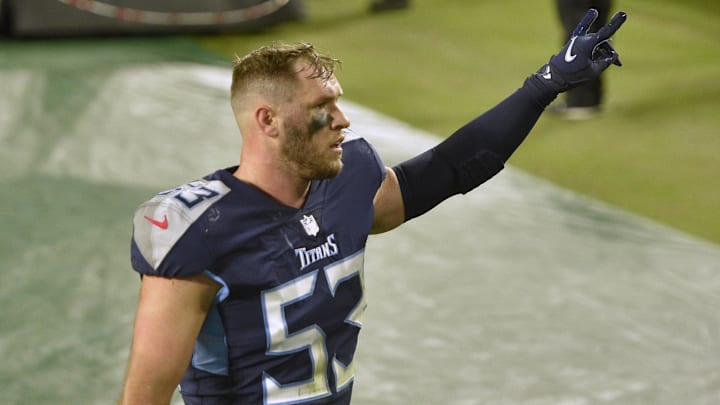 Tennessee Titans inside linebacker Will Compton (53)