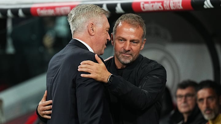 Carlo Ancelotti im kurzen Austausch mit Hansi Flick Carlo Ancelotti im kurzen Austausch mit Hansi Flick