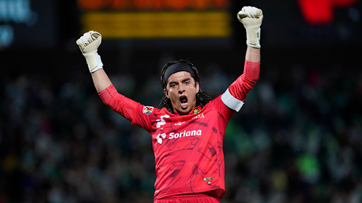 Carlos Acevedo podría dar el salto a Europa, pues se habla de un acuerdo entre Santos Laguna y el Bayer Leverkusen de Alemania. Carlos Acevedo podría dar el salto a Europa, pues se habla de un acuerdo entre Santos Laguna y el Bayer Leverkusen de Alemania.