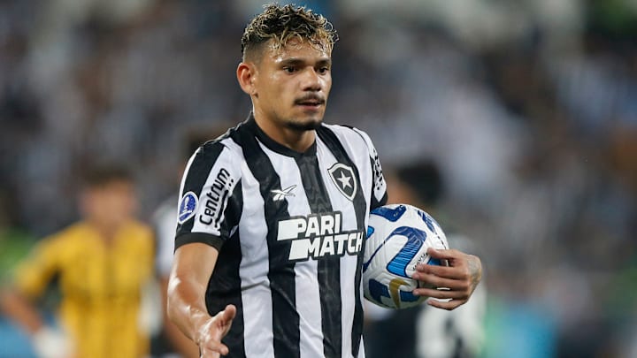 Tiquinhos se lesionou e vai desfalcar o Botafogo nas próximas semanas