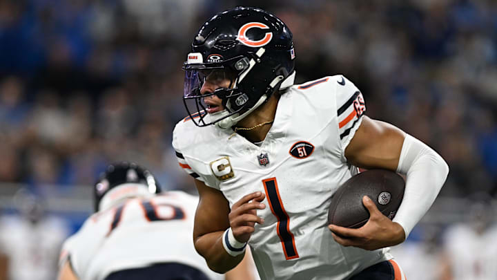 Nov 19, 2023; Detroit, Michigan, USA; Chicago Bears quarterback Justin Fields (1) runs the ball