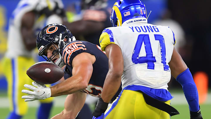Cole Kmet has a pass bounce off his hands against the Rams in the 2021 Bears' road loss against L.A.