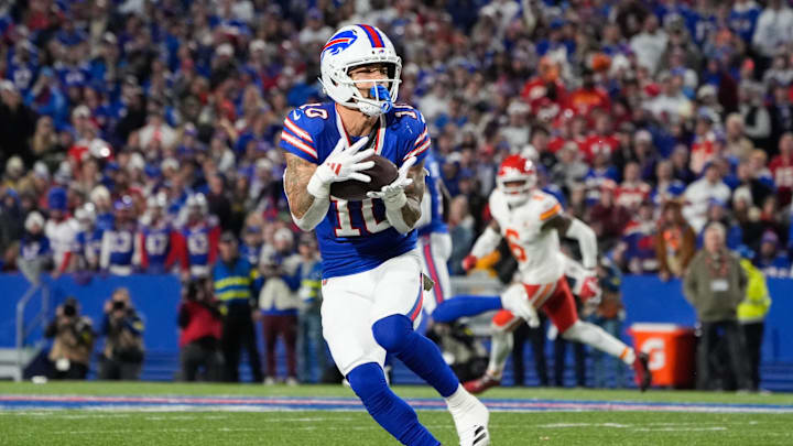 Nov 2, 2025; Orchard Park, New York, USA; Buffalo Bills wide receiver Khalil Shakir (10) catches a pass during the third quarter against the Kansas City Chiefs at Highmark Stadium. 