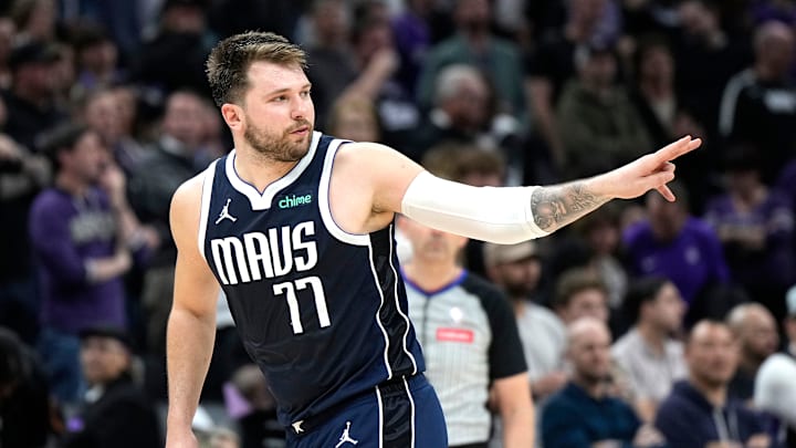 Dallas Mavericks v Sacramento Kings