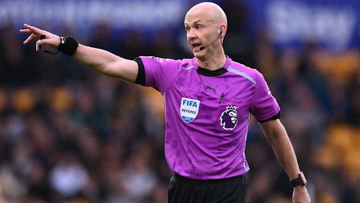 Anthony Taylor est l'arbitre de la rencontre.