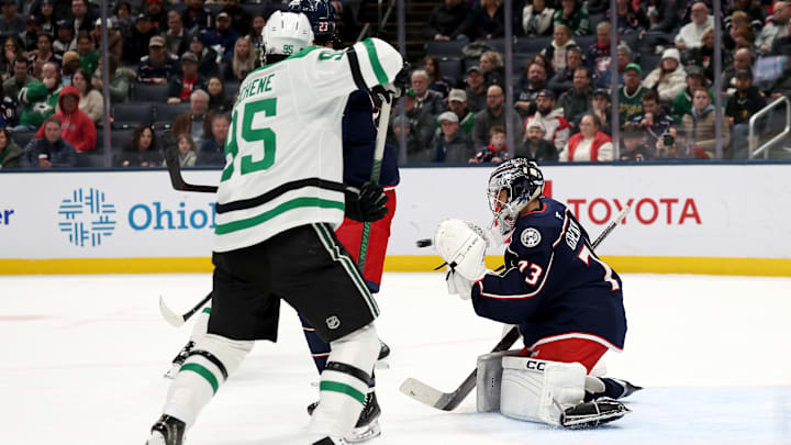 Blue Jackets goaltender Jet Greaves makes an easy save as Stars center Matt Duchene is boxed out.