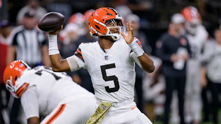 Cleveland Browns quarterback Jameis Winston throws the football.