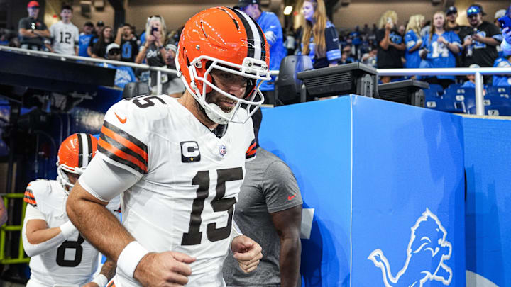 Cleveland Browns quarterback Joe Flacco (15) takes the field for warm up ahead of the Detroit Lions game at Ford Field in Detroit on Sunday, Sept. 28, 2025.