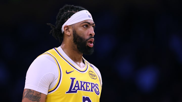 Philadelphia 76ers v Los Angeles Lakers