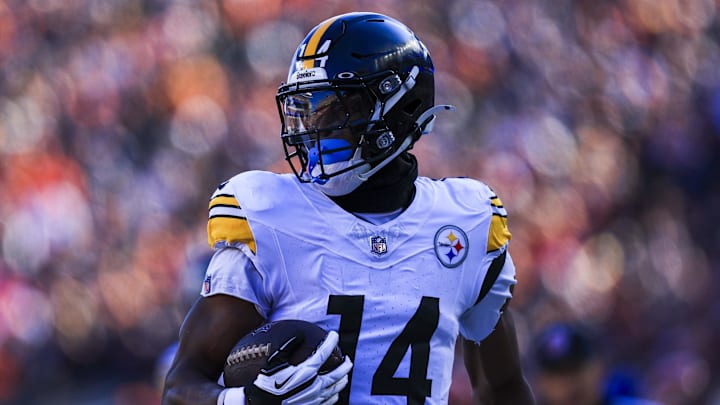 Dec 1, 2024; Cincinnati, Ohio, USA; Pittsburgh Steelers wide receiver George Pickens (14) runs the ball in for a touchdown against the Cincinnati Bengals in the first half at Paycor Stadium. Mandatory Credit: Katie Stratman-Imagn Images