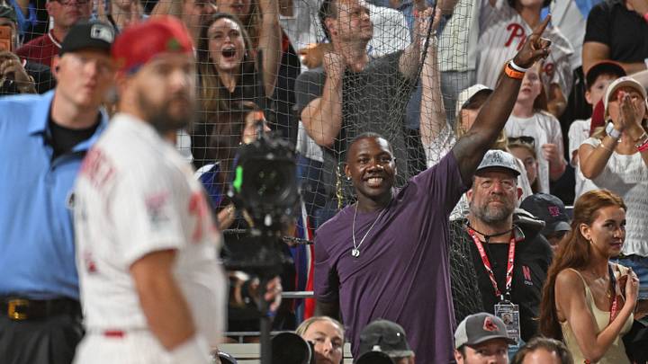 Former Home Run Derby champion and Philadelphia Phillies great Ryan Howard cheers for designated hitter Kyle Schwarber. Former Home Run Derby champion and Philadelphia Phillies great Ryan Howard cheers for designated hitter Kyle Schwarber.