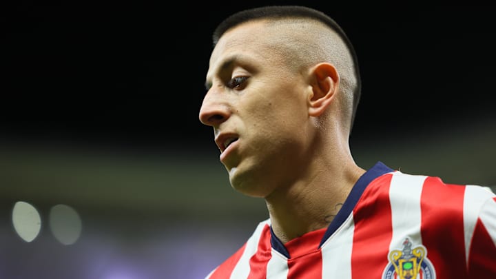 Roberto Alvarado arrancó con el pie izquierdo el torneo al fallar un penal contra Santos Laguna