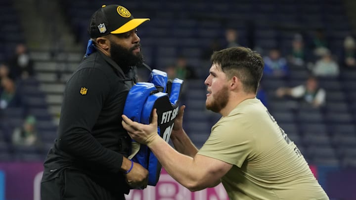 West Virginia offensive lineman Zach Frazier (OL23)