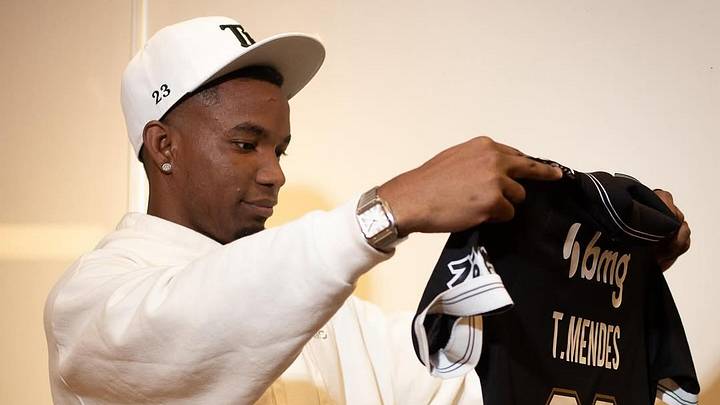 Thiago Mendes foi anunciado oficialmente como novo reforço do Vasco Thiago Mendes foi anunciado oficialmente como novo reforço do Vasco
