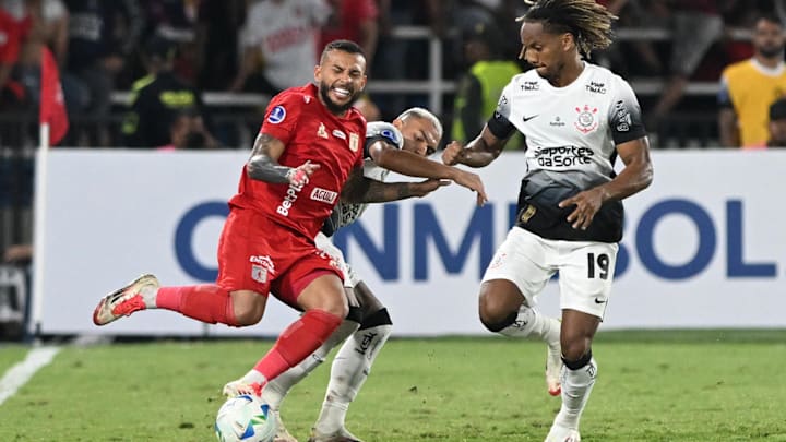 Carrillo entrou no segundo tempo e participou do gol