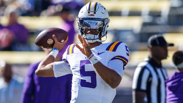 LSU Tigers quarterback Jayden Daniels (5) LSU Tigers quarterback Jayden Daniels (5)