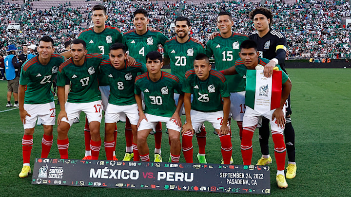 El once inicial que presentó la selección mexicana para medirse a Perú en el Rose Bowl.