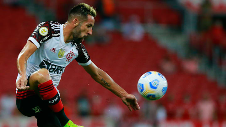 Titular na Seleção do Chile, lateral não deu certo no Flamengo