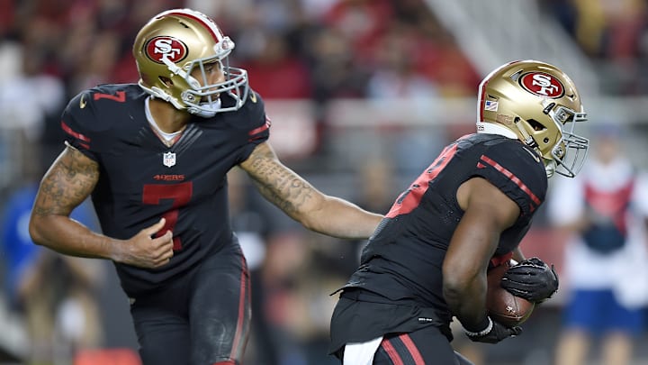 San Francisco 49ers quarterback Colin Kaepernick (L) and running back Carlos Hyde (R)