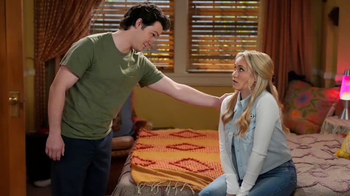 Montana Jordan as Georgie Cooper and Emily Osment as Mandy McAllister in Georgie and Mandy's First Marriage season 1