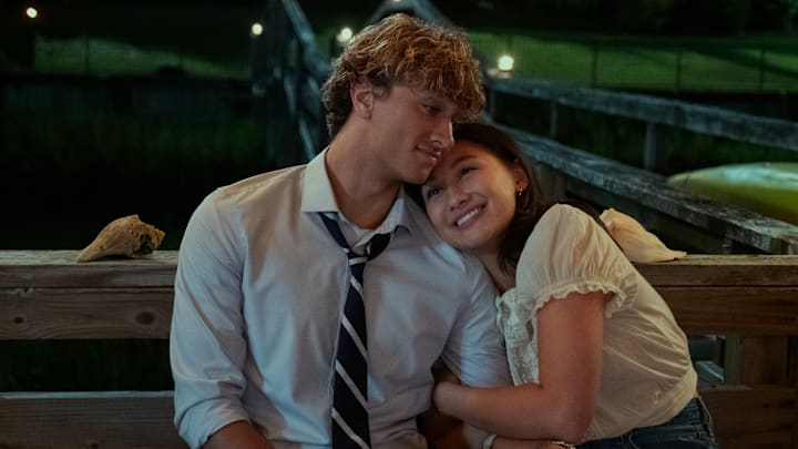 Belly (Lola Tung) and Jeremiah (Gavin Casalegno) in THE SUMMER I TURNED PRETTY 