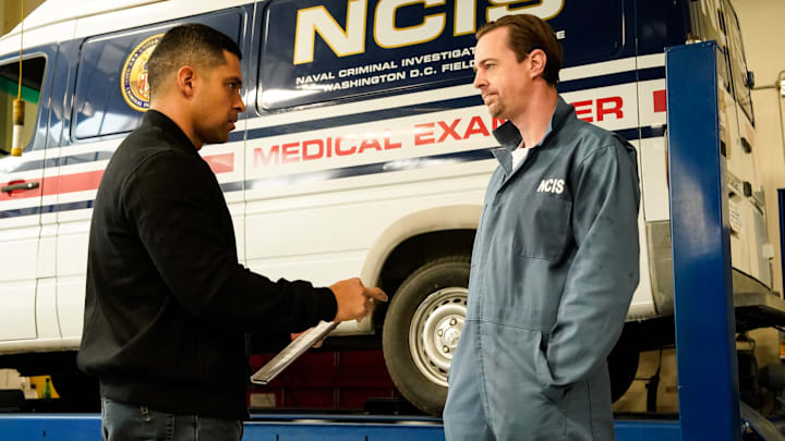 “Lifeline” – When the NCIS team engages in Walk-A-Mile Day to gain a new perspectives on different departments, things take a turn when Kasie receives a distress call from a mysterious man, on the CBS Original series NCIS, Thursday, Feb. 26 (9:00-10:00 PM, ET/PT) on the CBS Television Network, and streaming on Paramount+ (live and on demand for Paramount+ with SHOWTIME subscribers, or on demand for Paramount+ Essential subscribers the day after the episode airs)*. Pictured (L-R): Wilmer
