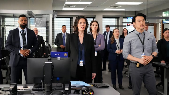 “Heroes” – The team jumps into action when JOC analyst Kelly Moran is taken hostage, on the CBS Original series FBI, Tuesday, Jan. 10 (8:00-9:00 PM, ET/PT) on the CBS Television Network, and available to stream live and on demand on Paramount+. Pictured (L-R): Roshawn Franklin as Agent Hobbs, Alana De La Garza as Special Agent in Charge Isobel Castille, Vedette Lim as Elise Taylor, and James Chen as Ian Lim. Photo: Bennett Raglin/CBS ©2022 CBS Broadcasting, Inc. All Rights Reserved.