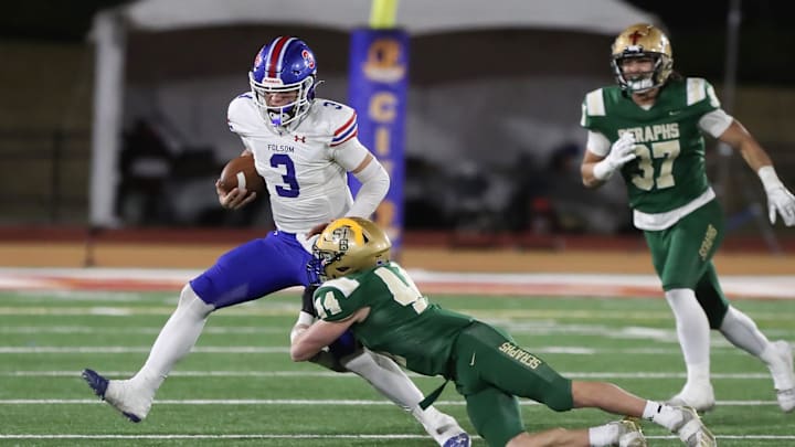 Ryder Lyons runs the ball during a California state playoff game.