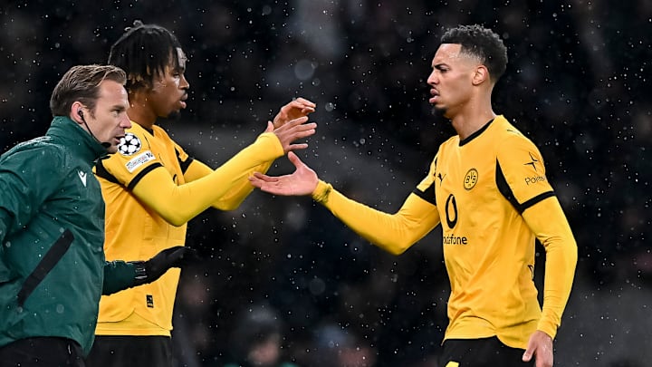 Felix Nmecha (li.) ist im BVB-Mittelfeld gesetzt