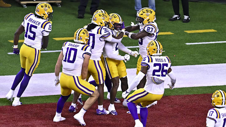 Dec 27, 2025; Houston, TX, USA; Louisiana State Tigers wide receiver Barion Brown (6) celebrates with teammates after scoring a touchdown during the first quarter against the Houston Cougars at NRG Stadium. Mandatory Credit: Maria Lysaker-Imagn Images Dec 27, 2025; Houston, TX, USA; Louisiana State Tigers wide receiver Barion Brown (6) celebrates with teammates after scoring a touchdown during the first quarter against the Houston Cougars at NRG Stadium. Mandatory Credit: Maria Lysaker-Imagn Images