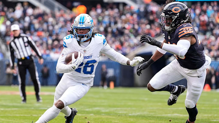 Detroit Lions running back Jahmyr Gibbs tries to get past Bears linebacker Tremaine Edmunds (during the first half last year at Soldier Field.