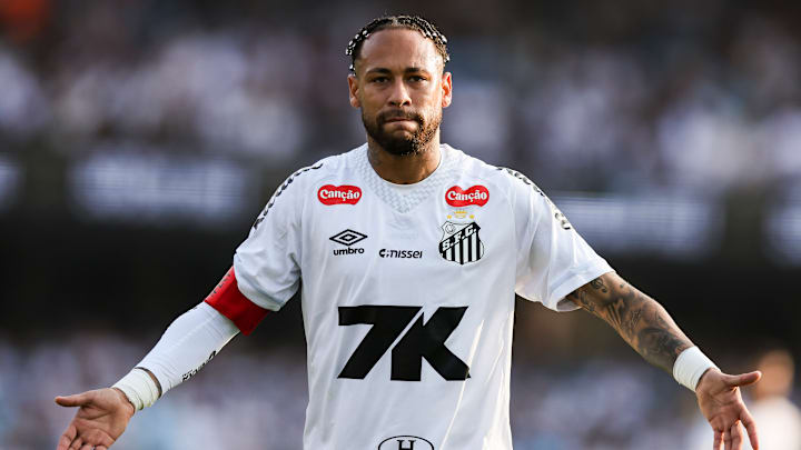 Neymar se recupera de um edema na coxa