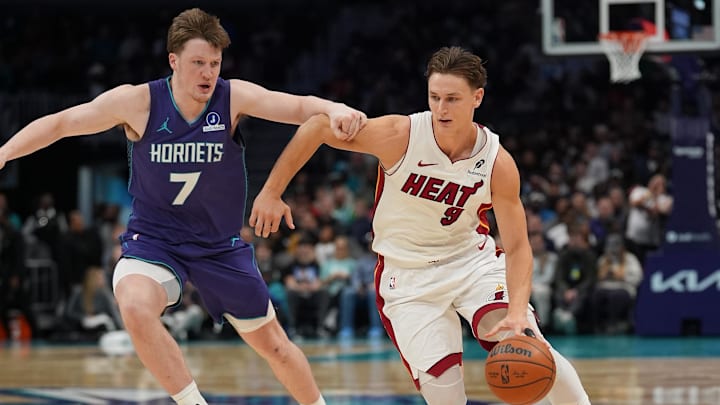 Mar 17, 2026; Charlotte, North Carolina, USA; Miami Heat guard Pelle Larsson (9) drives to the basket against Charlotte Hornets guard Kon Knueppel (7) during the second half at Spectrum Center. Mandatory Credit: Jim Dedmon-Imagn Images Mar 17, 2026; Charlotte, North Carolina, USA; Miami Heat guard Pelle Larsson (9) drives to the basket against Charlotte Hornets guard Kon Knueppel (7) during the second half at Spectrum Center. Mandatory Credit: Jim Dedmon-Imagn Images