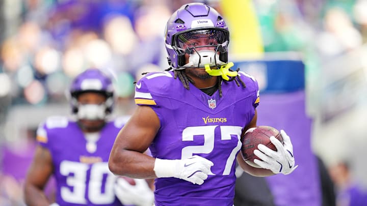 Oct 19, 2025; Minneapolis, Minnesota, USA; Minnesota Vikings running back Jordan Mason (27) warms up before the game against the Philadelphia Eagles at U.S. Bank Stadium. Oct 19, 2025; Minneapolis, Minnesota, USA; Minnesota Vikings running back Jordan Mason (27) warms up before the game against the Philadelphia Eagles at U.S. Bank Stadium.