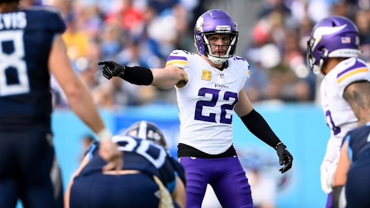 Minnesota Vikings safety Harrison Smith directs the defense against the Tennessee Titans during the first half at Nissan Stadium in Nashville, Tenn., on Nov. 17, 2024.