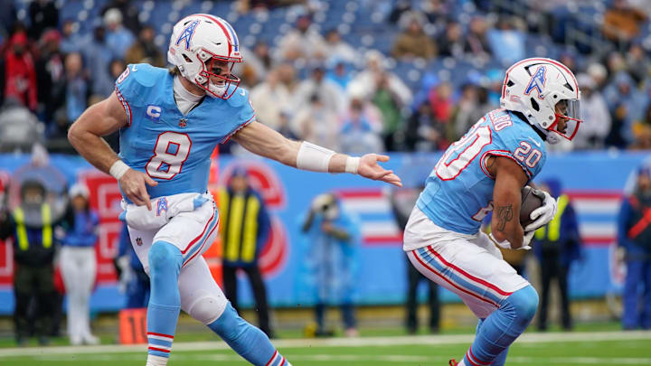 Tennessee Titans quarterback Will Levis (8) hands off to running back Tony Pollard (20) during the third quarter at Nissan Stadium in Nashville, Tenn., Sunday, Jan. 5, 2025. Tennessee Titans quarterback Will Levis (8) hands off to running back Tony Pollard (20) during the third quarter at Nissan Stadium in Nashville, Tenn., Sunday, Jan. 5, 2025.