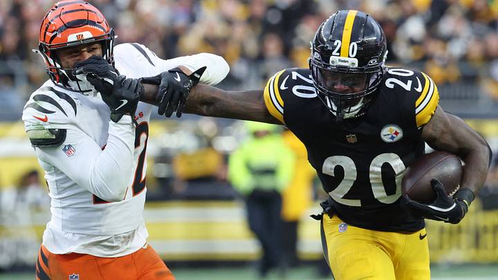 Nov 16, 2025; Pittsburgh, Pennsylvania, USA; Pittsburgh Steelers running back Kaleb Johnson (20) stiff arms Cincinnati Bengals safety Geno Stone (22) during the second half at Acrisure Stadium. Mandatory Credit: Charles LeClaire-Imagn Images Nov 16, 2025; Pittsburgh, Pennsylvania, USA; Pittsburgh Steelers running back Kaleb Johnson (20) stiff arms Cincinnati Bengals safety Geno Stone (22) during the second half at Acrisure Stadium. Mandatory Credit: Charles LeClaire-Imagn Images