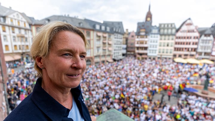 Bundestrainerin Martina Voss-Tecklenburg stellte klar, dass die DFB-Frauen bei der WM um den Titel mitspielen wollen