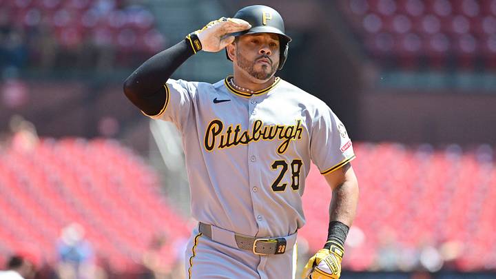 Aug 28, 2025: Pittsburgh Pirates left fielder Tommy Pham (28) salutes teammates in the dugout after hitting a solo home run against the St. Louis Cardinals during the first inning at Busch Stadium. Credit: Tim Vizer-Imagn Images