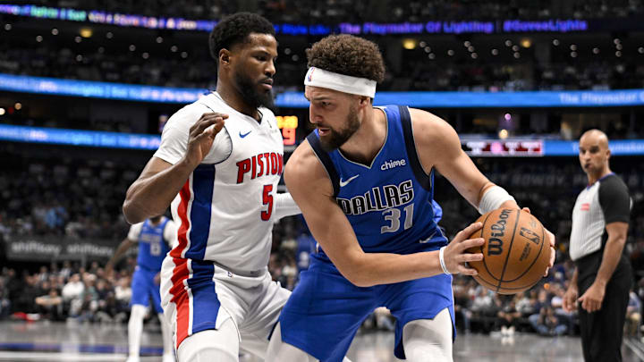 Mar 21, 2025; Dallas, Texas, USA; Dallas Mavericks guard Klay Thompson (31) looks to move the ball past Detroit Pistons guard Malik Beasley (5) during the first half at the American Airlines Center. Mandatory Credit: Jerome Miron-Imagn Images Mar 21, 2025; Dallas, Texas, USA; Dallas Mavericks guard Klay Thompson (31) looks to move the ball past Detroit Pistons guard Malik Beasley (5) during the first half at the American Airlines Center. Mandatory Credit: Jerome Miron-Imagn Images