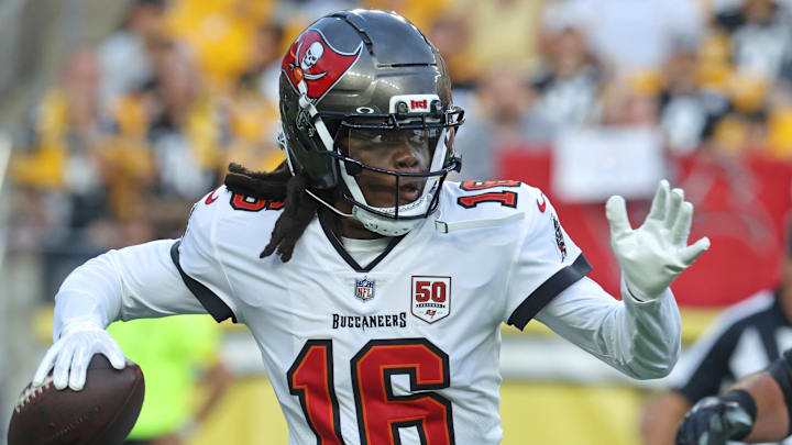Tampa Bay Buccaneers quarterback Teddy Bridgewater (16)
