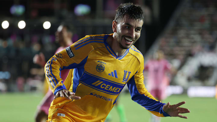 El argentino Ángel Correa evitó que Tigres se fuera perdiendo al medio tiempo