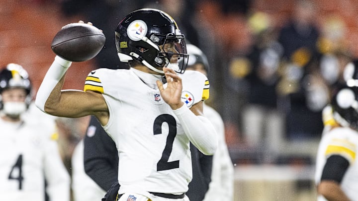 Nov 21, 2024; Cleveland, Ohio, USA; Pittsburgh Steelers quarterback Justin Fields (2) throws the ball during warm ups before the game against the Cleveland Browns at Huntington Bank Field Stadium. Mandatory Credit: Scott Galvin-Imagn Images Nov 21, 2024; Cleveland, Ohio, USA; Pittsburgh Steelers quarterback Justin Fields (2) throws the ball during warm ups before the game against the Cleveland Browns at Huntington Bank Field Stadium. Mandatory Credit: Scott Galvin-Imagn Images