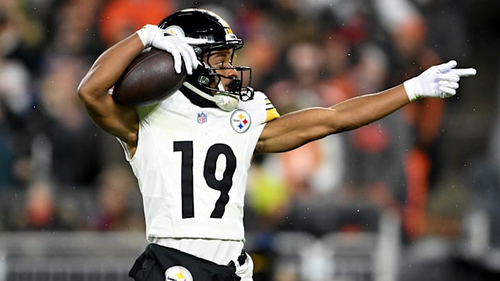 Pittsburgh Steelers v Cleveland Browns